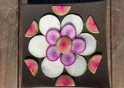 SALADE MANDALA AUX RADIS DIVERS & D&rsquo;HIVERS